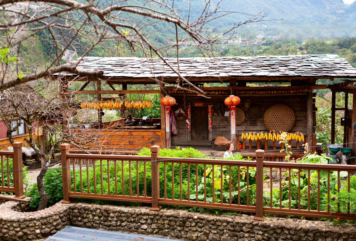 秋那桶:自然风光与民族文化的完美结合 秋那桶,一个深藏在怒江大峡谷