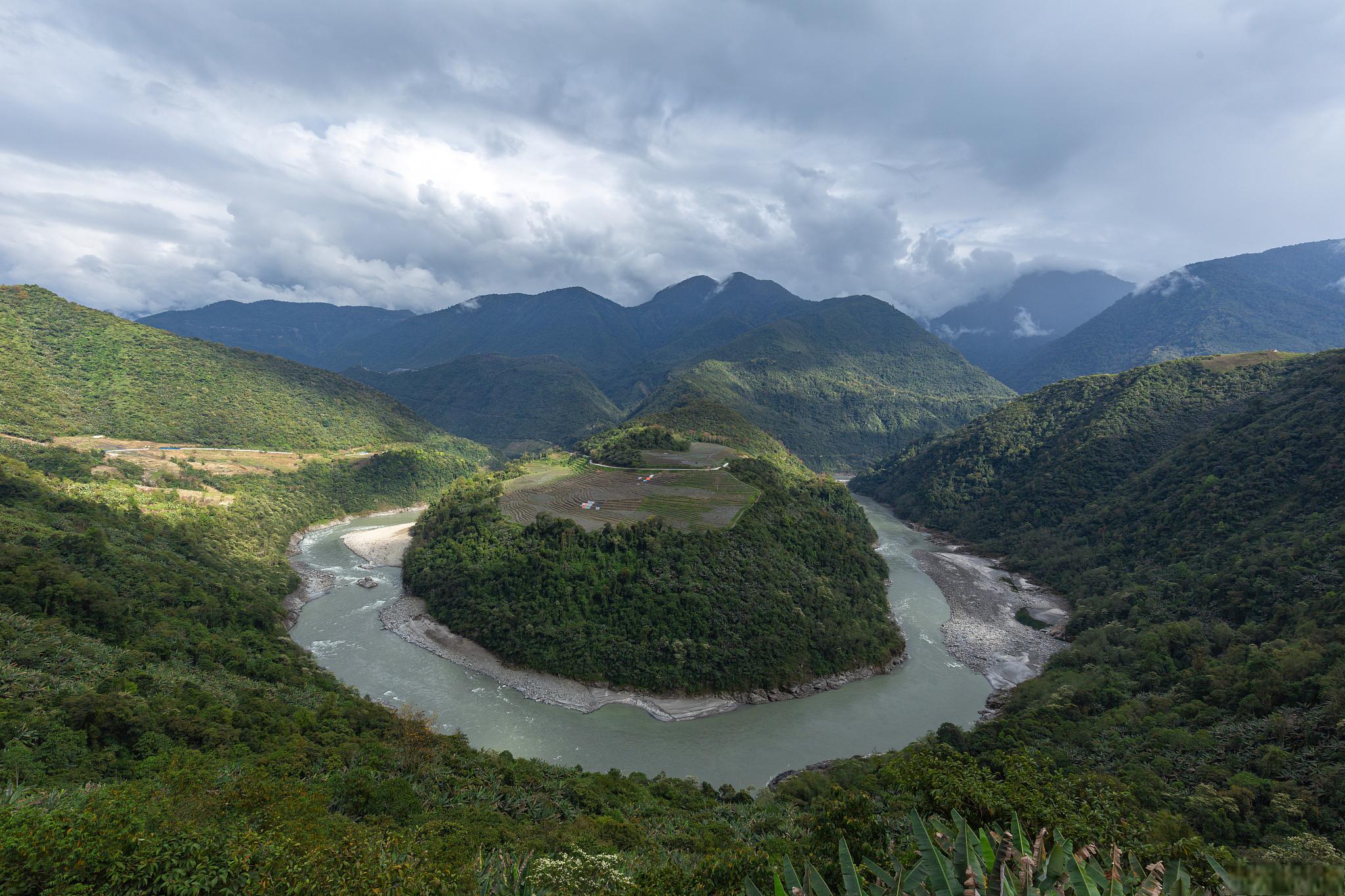 墨脱县:中国最难到达的城市 墨脱县是一个位于西藏林芝市的县,被誉为