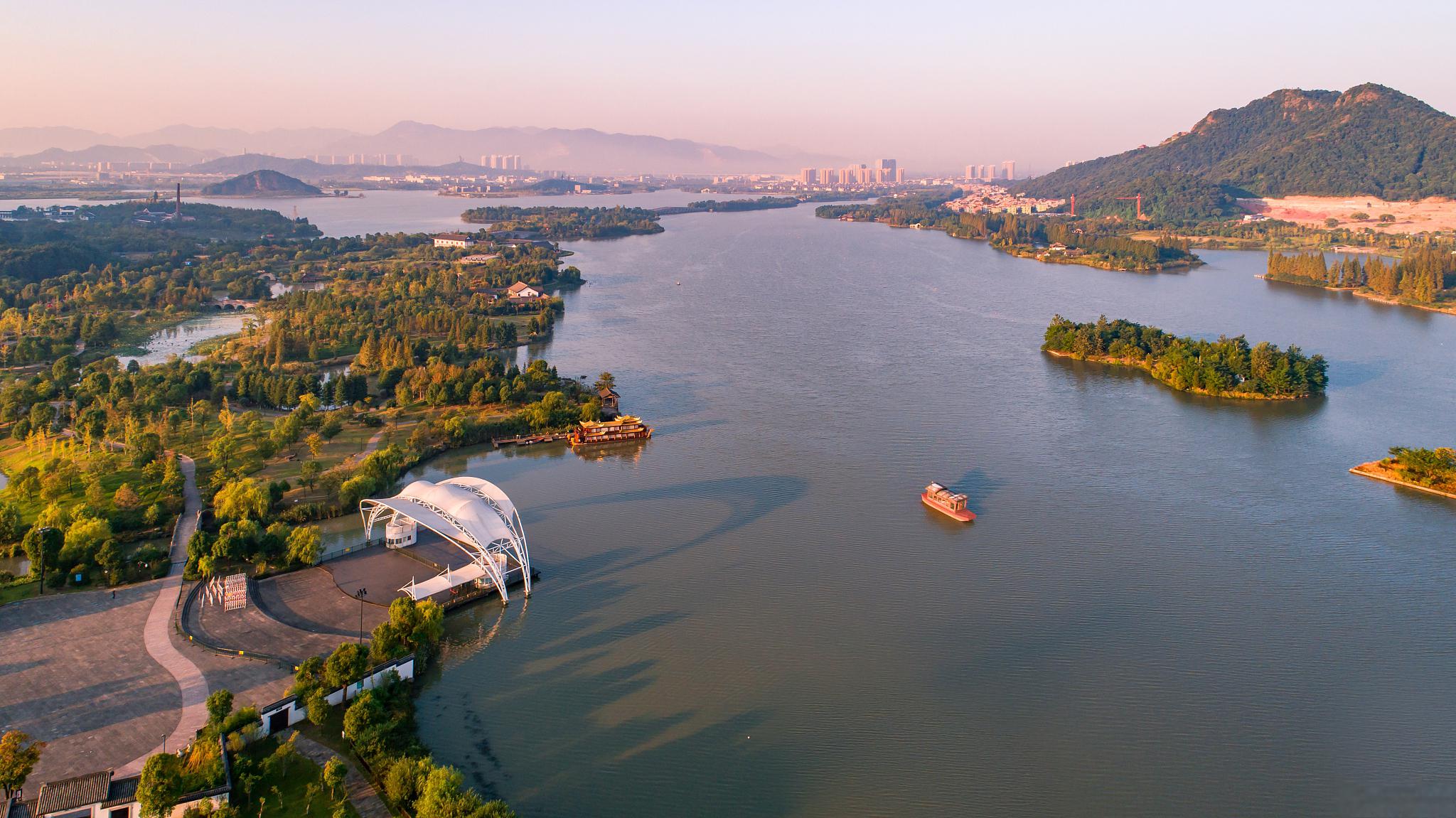 湘湖景区介绍 湘湖位于中国浙江省杭州市萧山区