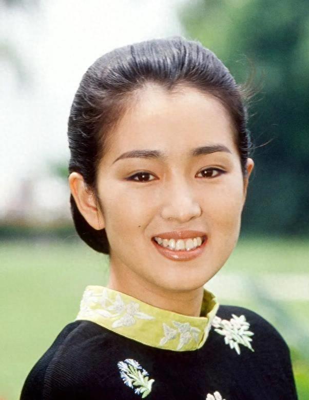 巩俐谈周星驰:周星驰的咏春拳法 巩俐是中国最著名的女演员之一,她拍