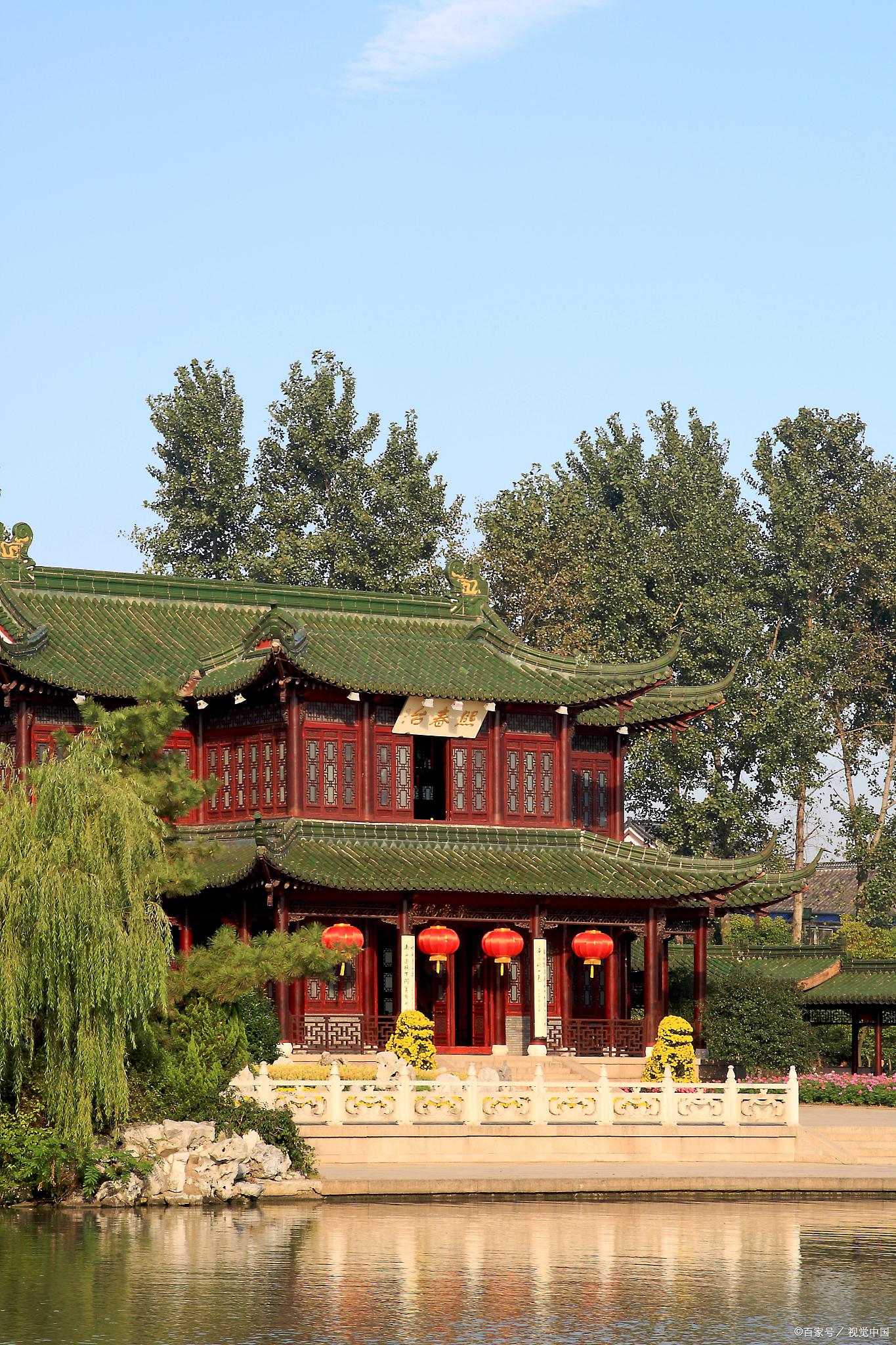 烟雨楼,一座古典园林的瑰宝 烟雨楼,位于浙江省嘉兴市南湖湖心岛上,是