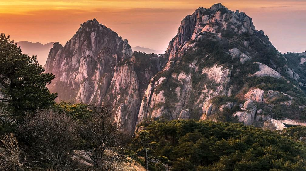 黄山:自然与人文相融合的绝佳旅游胜地 作为安徽省的明珠,黄山以其