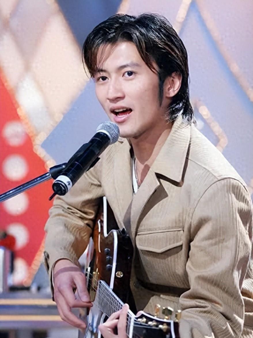 谢霆锋喜讯曝光 谢霆锋和王菲的爱情故事充满了深意,向我们展示了爱情