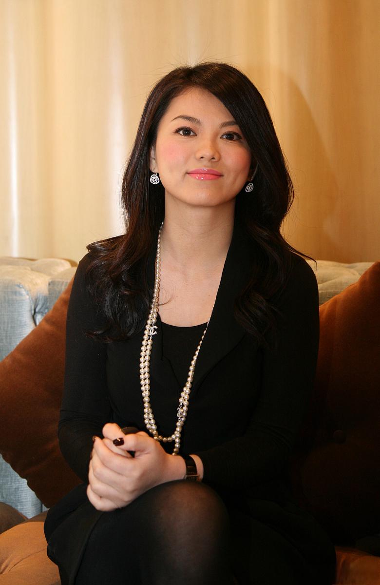 李湘庆祝女儿生日 李湘在社交平台上发文庆祝女儿王诗龄的生日,表达了