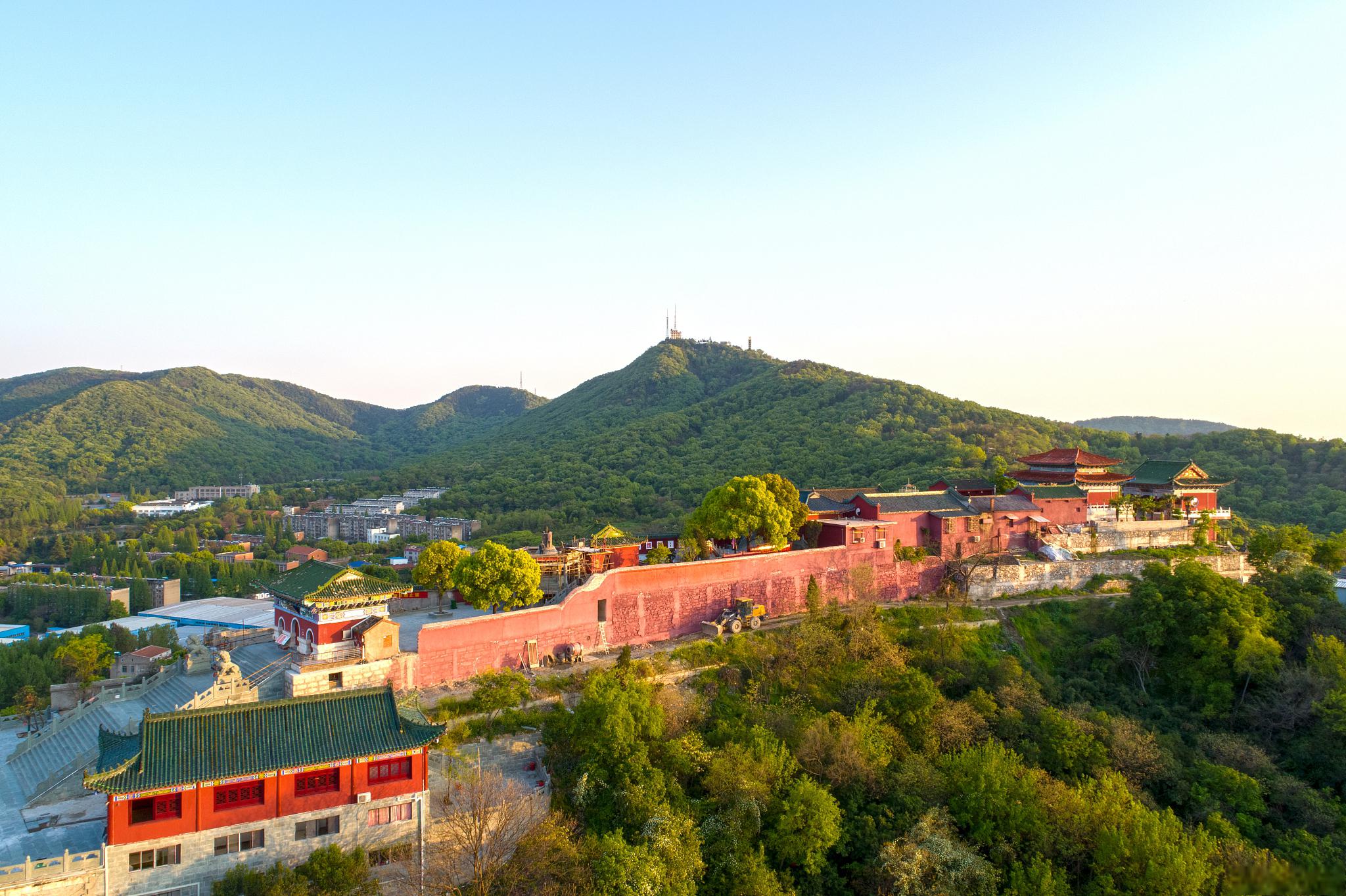 南京紫金山风景区 南京紫金山风景区是一个集文化,历史,自然风光和