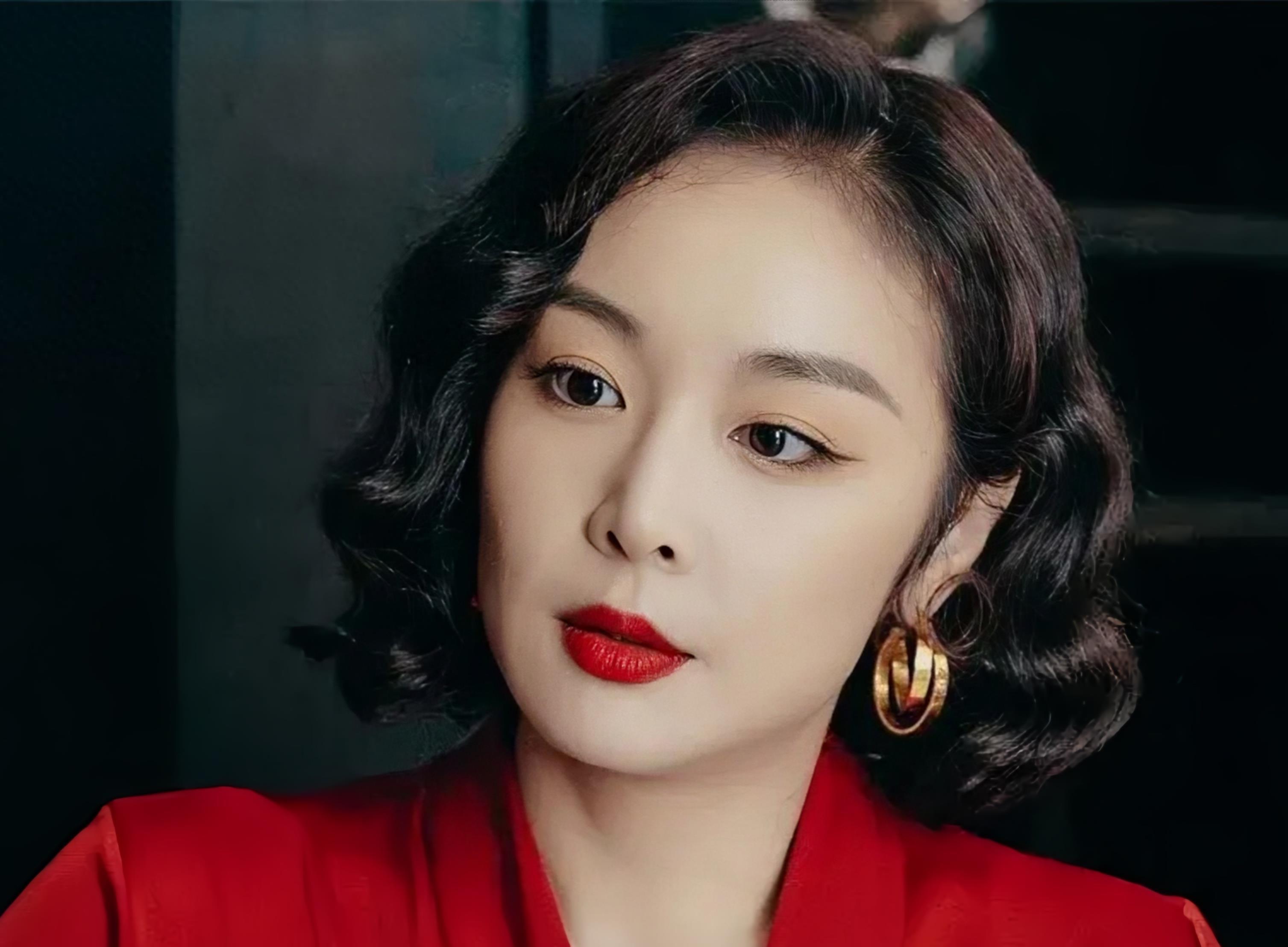 这让人不禁联想到之前也因爆红而被忽视的女演