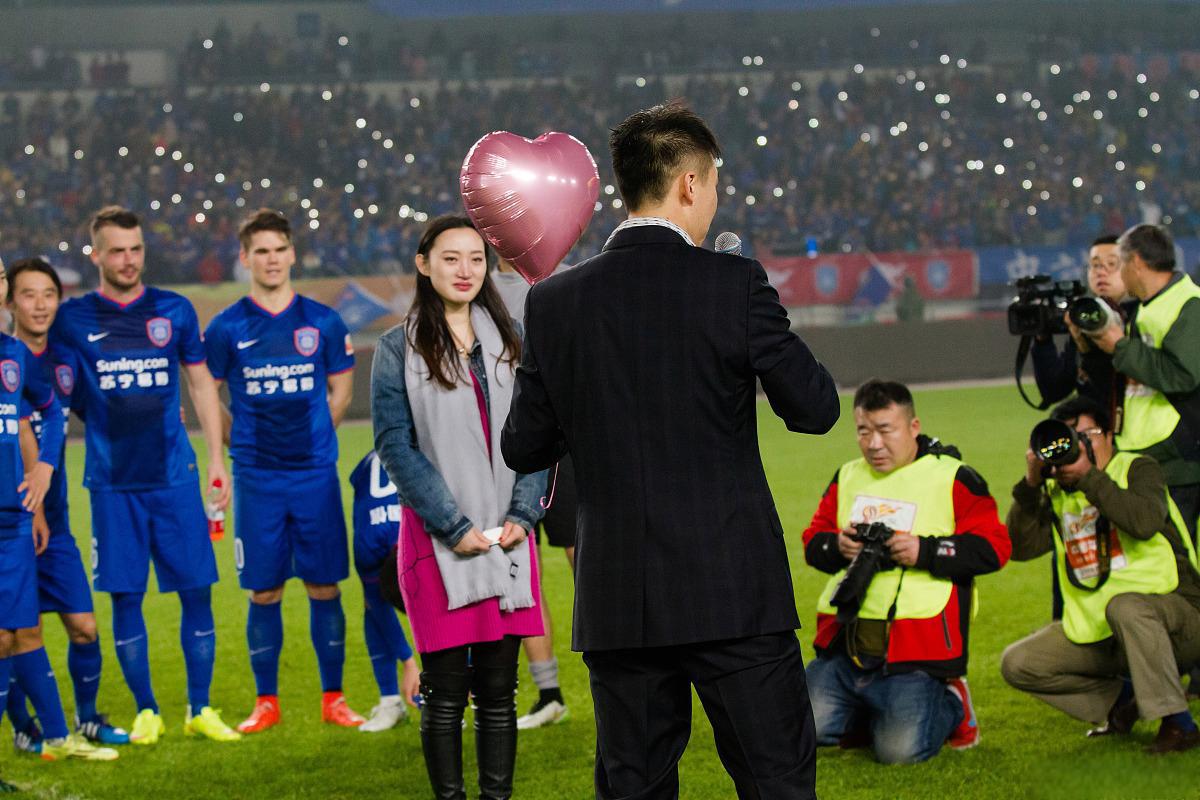 苏小玎的新女友 苏小玎是国家二级演员,虽然是90后,但是出道很多年了.