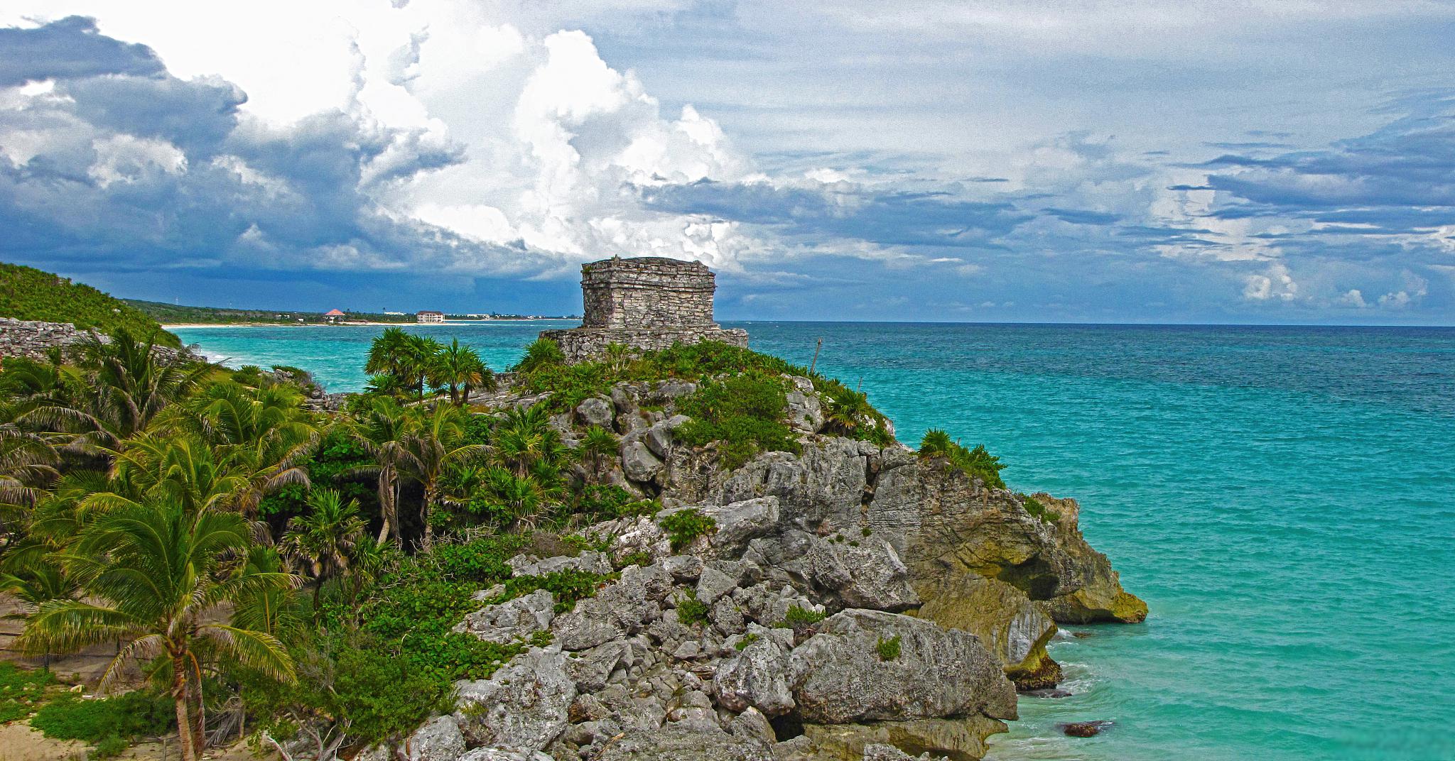 巴利阿里群岛的美景 当阳光照射在巴利阿里群岛的蓝