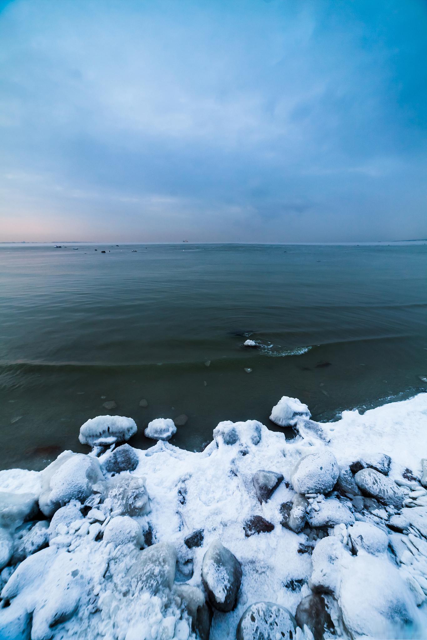 威海冬天下雪海边图片图片