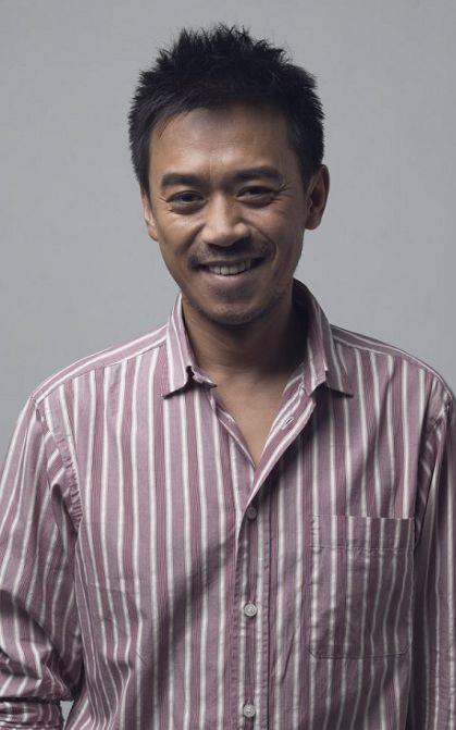 王学兵:沧桑带娃的演员 王学兵因在《不要和陌生人说话》中的出色表现