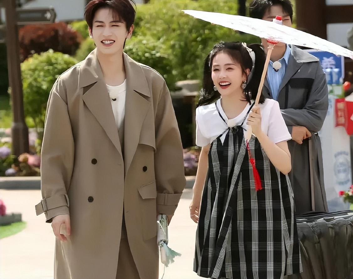 张凌赫和白鹿分手原因 张凌赫和白鹿分手了,两个人的恋情曾经被狗仔拍