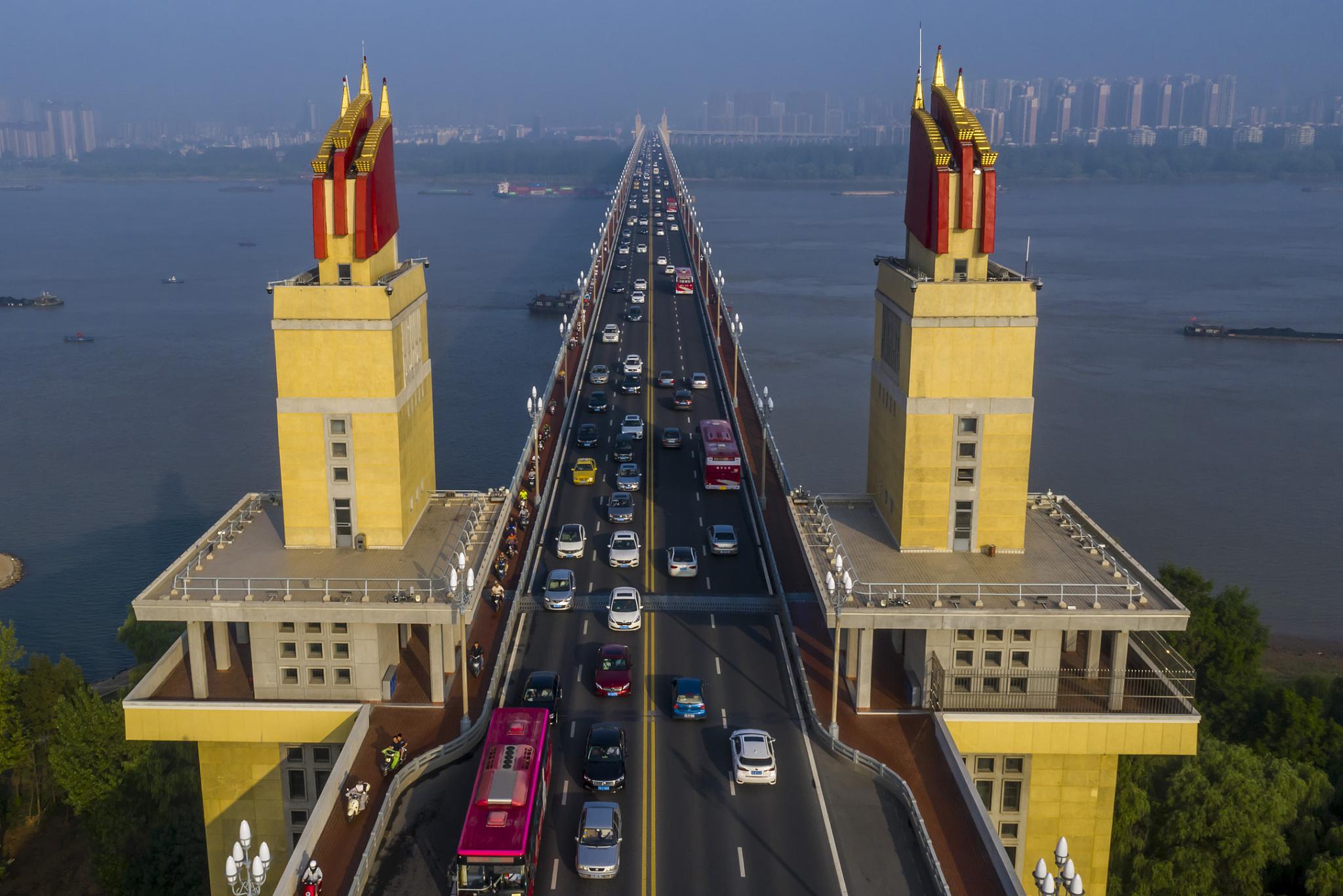 武汉长江大桥游玩攻略 武汉长江大桥位于湖北省武汉市,是中国第一座