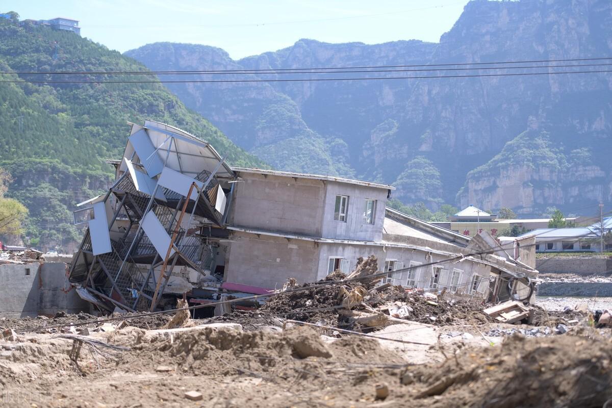 十渡镇的灾后恢复工作 2023年8月19日,北京房山区十渡镇在一场暴雨中