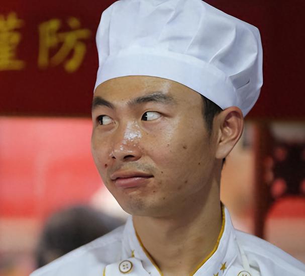 田波:追求虚荣并不能带来真正的幸福 田波是一位默默无闻的拉面师傅