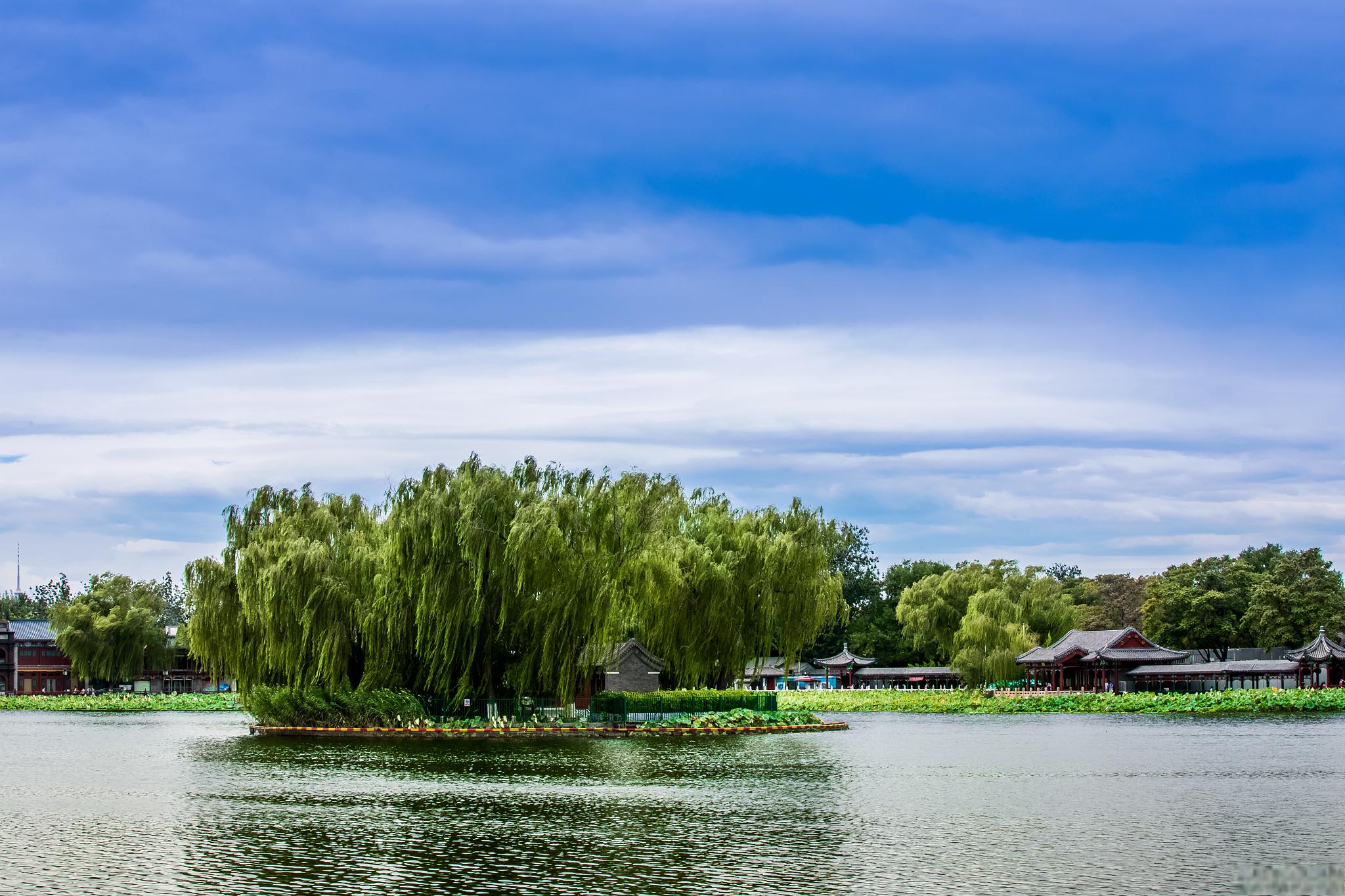 北京周边避暑好去处推荐 北京夏天的高温让人感到燥热,许多人都在想着