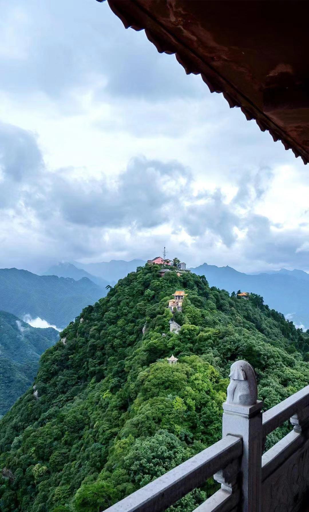 终南山死了的照片图片