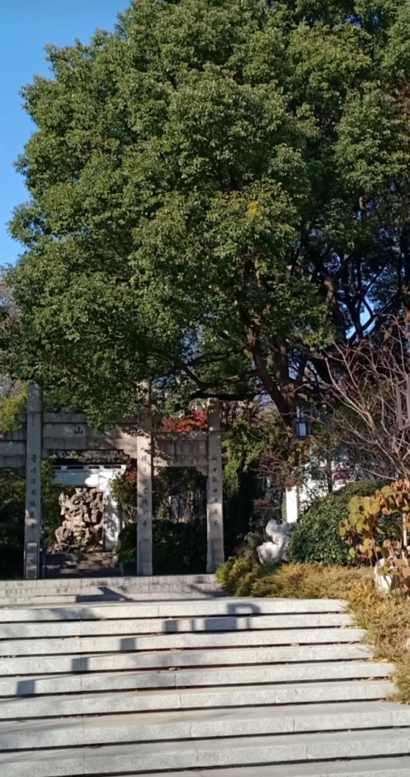 瓶山公园,嘉兴市民休闲娱乐的好去处 瓶山公园位于嘉兴市区中心,是