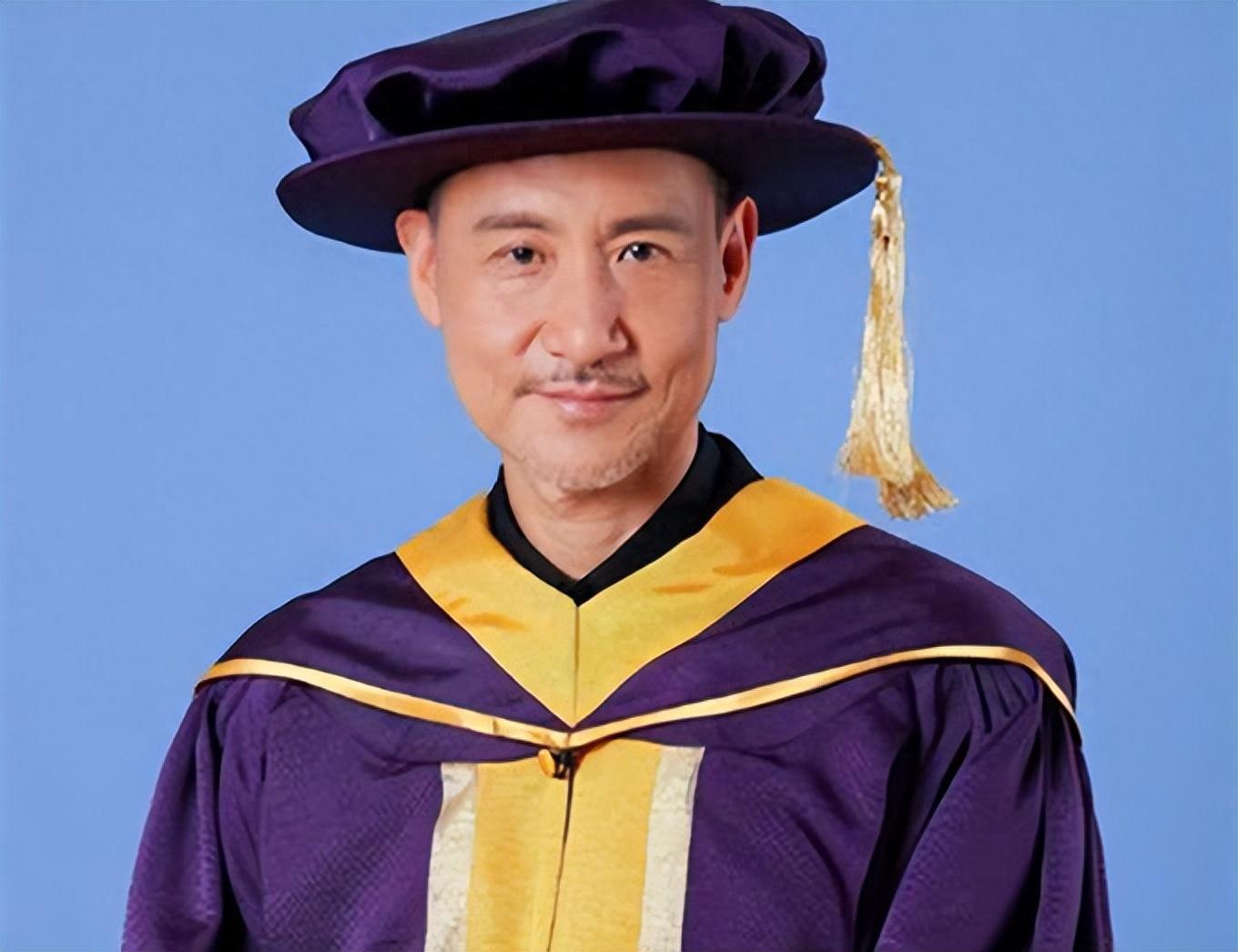 张学友意外摔倒 张学友在演唱会上摔倒,连续两晚出现头晕,但仍坚持