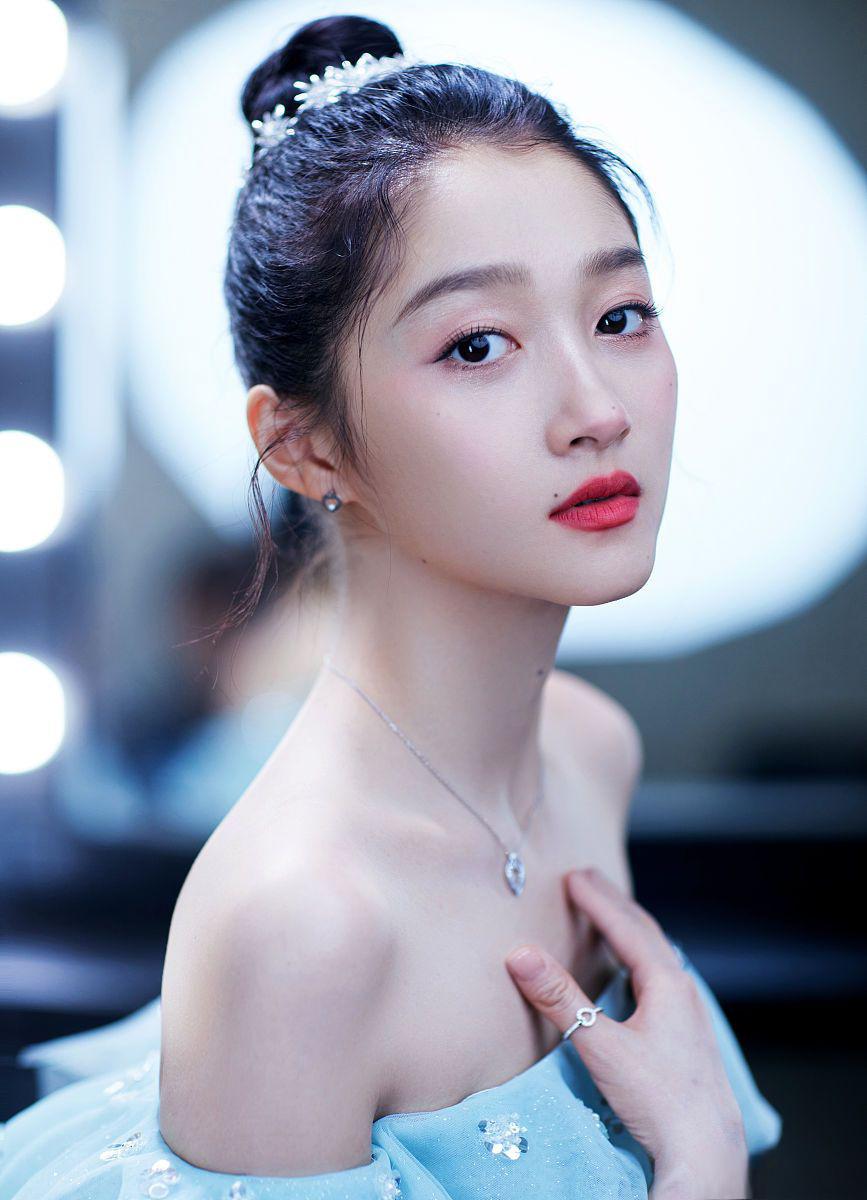 娱乐圈明星背后的秘密 关晓彤喜欢八卦,大s离婚后无奈,唐嫣坚持拍戏