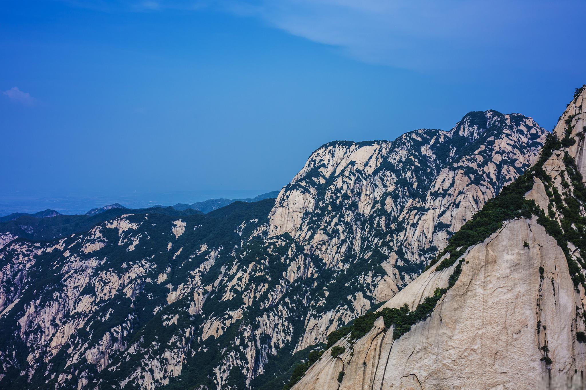 泰山石刻:与历史对话的感悟 在中国的广袤大地上,泰山以其雄伟的身姿