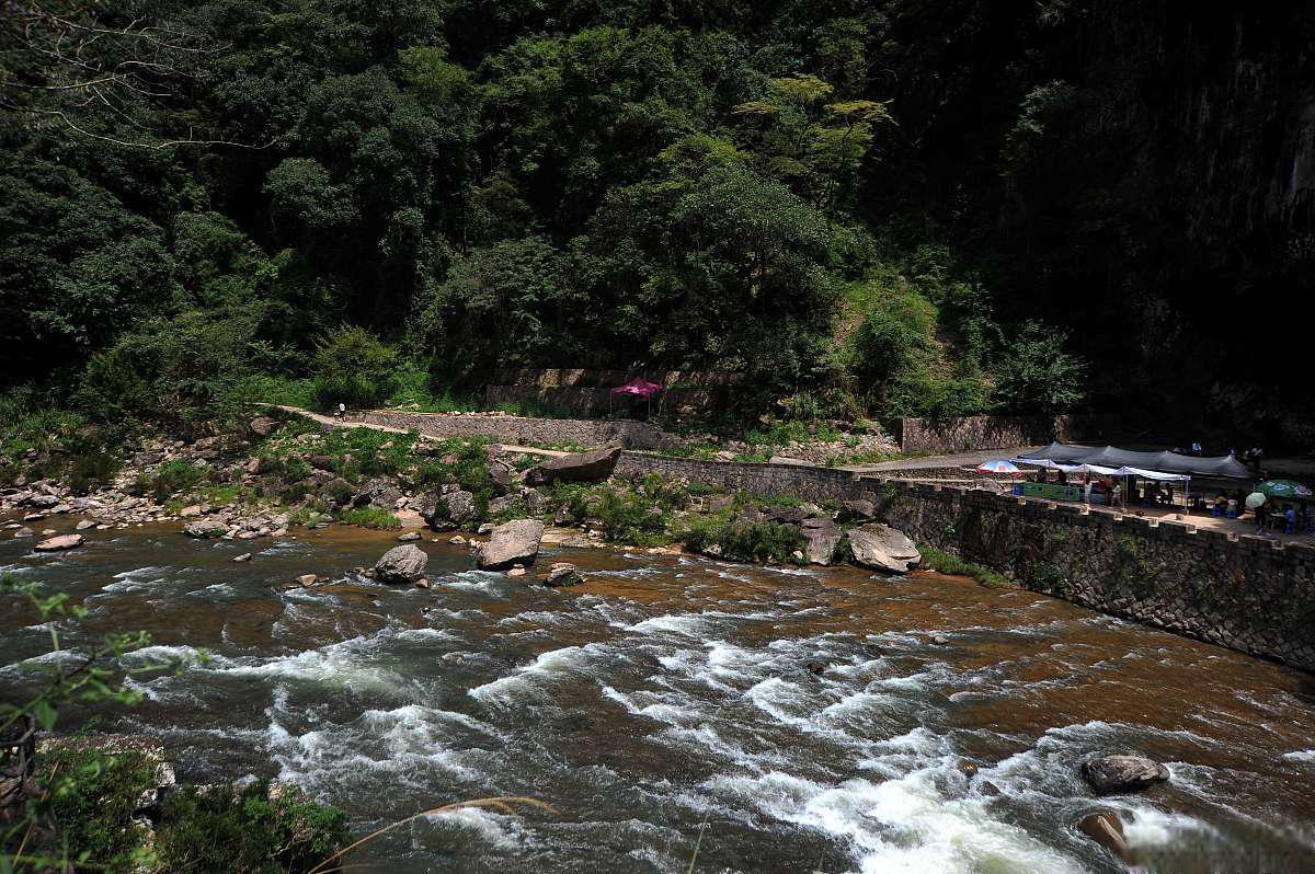 白水洋风景区旅游攻略 白水洋风景区位于福建省宁德市屏南县,是一个以