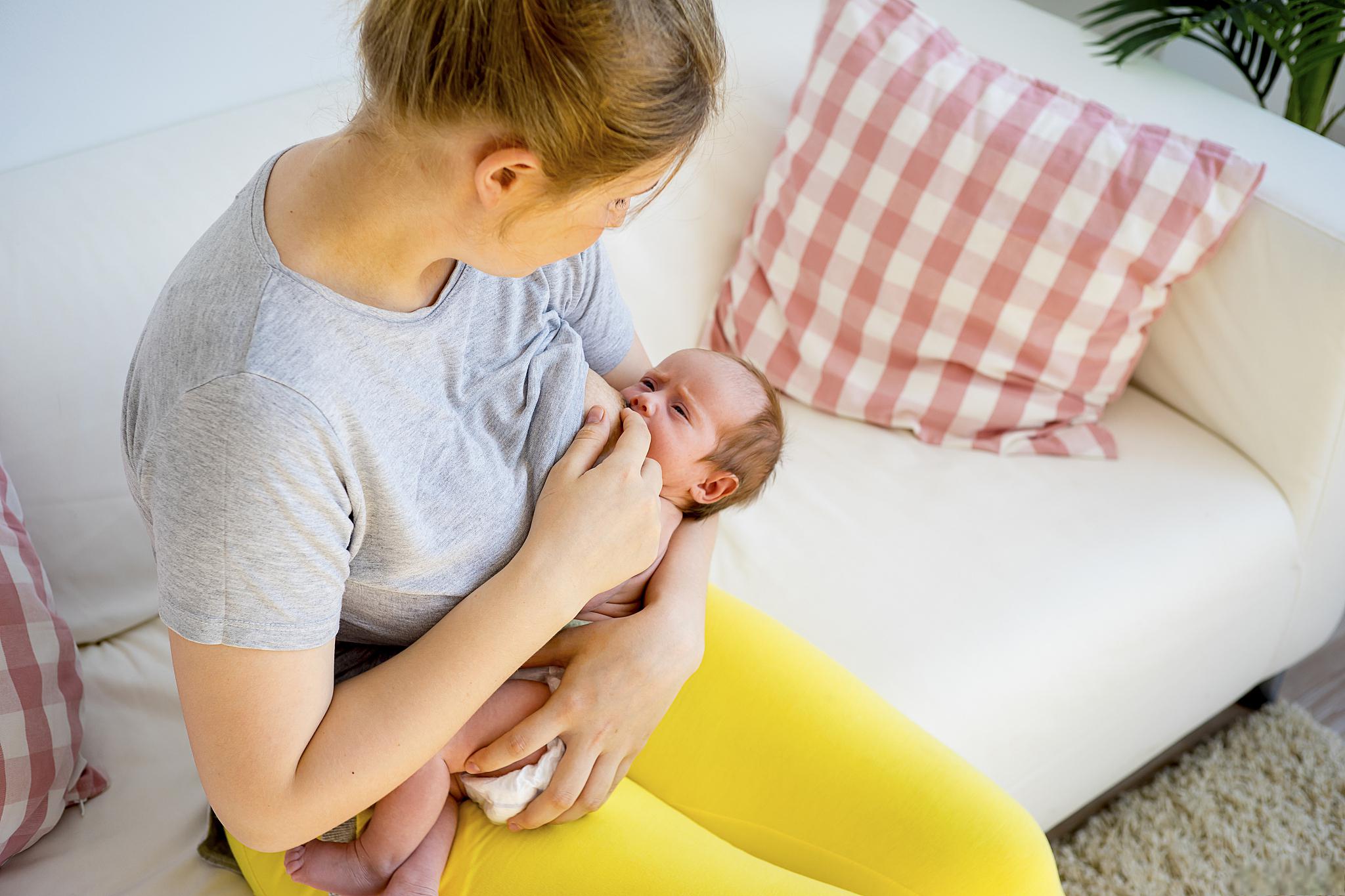 母乳中含有丰富的蛋白质