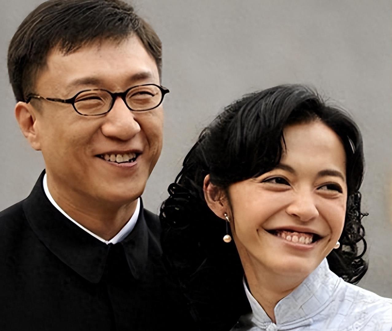 孙红雷曾和多位女明星传出绯闻,包括巩俐,陈数,姚晨,陈小艺,丁嘉丽