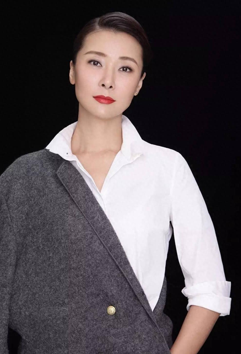 她的故事:突破舒适区 柯蓝,一位多才多艺的艺人