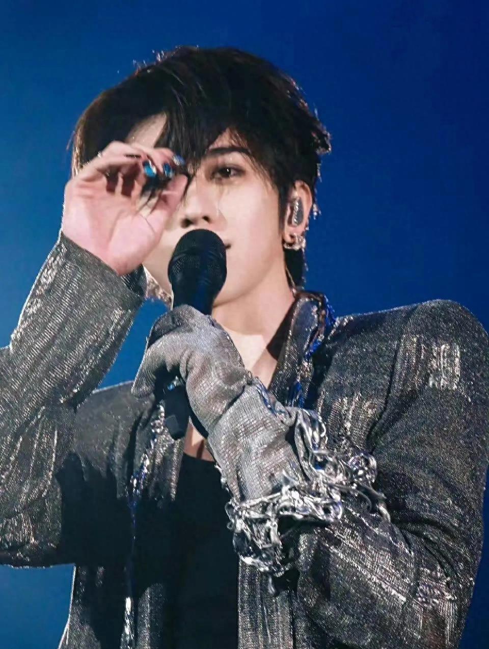 蔡徐坤与yg制作人合作录制新歌 蔡徐坤与yg的专属词曲创作人choice37