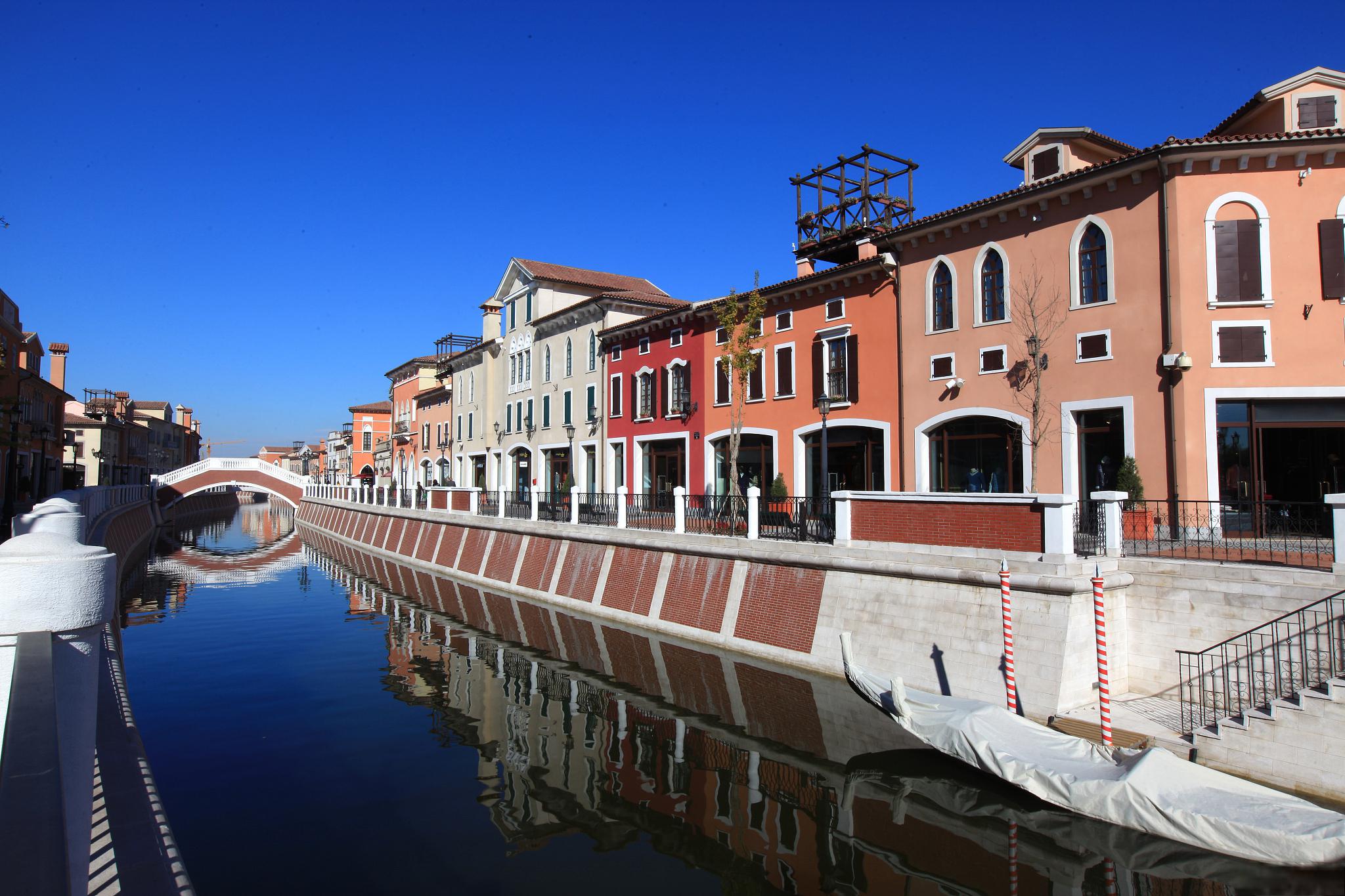 这个位于意大利托斯卡纳地区的小镇,拥有着丰富的历史,文化和美食,让