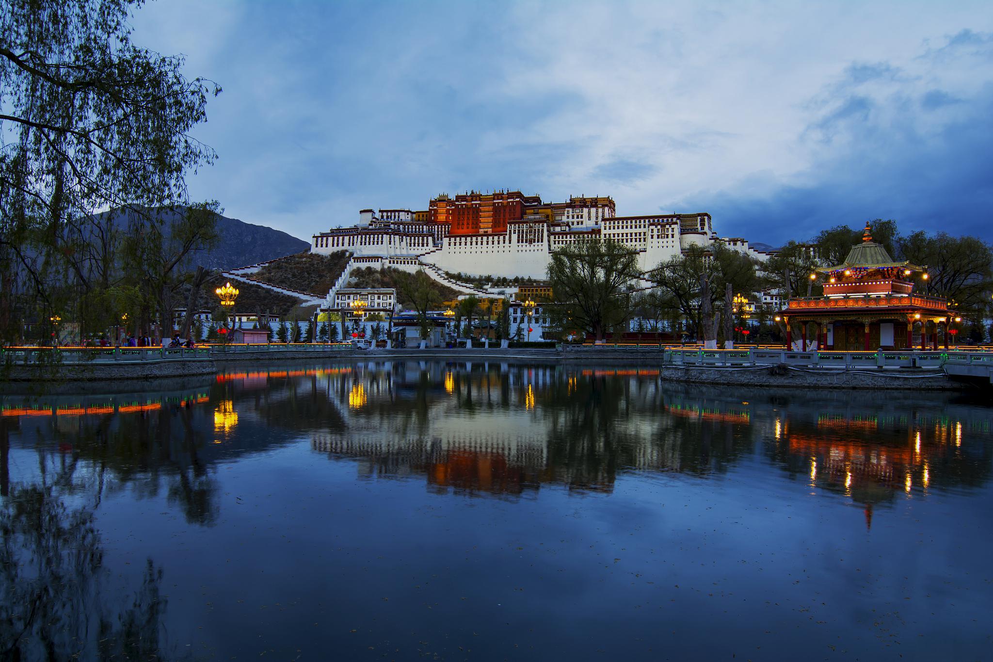 如何预约布达拉宫门票 布达拉宫是西藏的著名景点之一,也是游客们必游