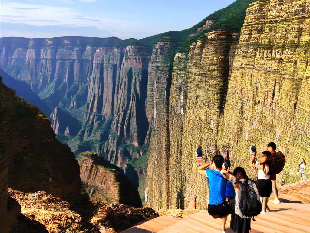 中国最陡峭的山峰图片