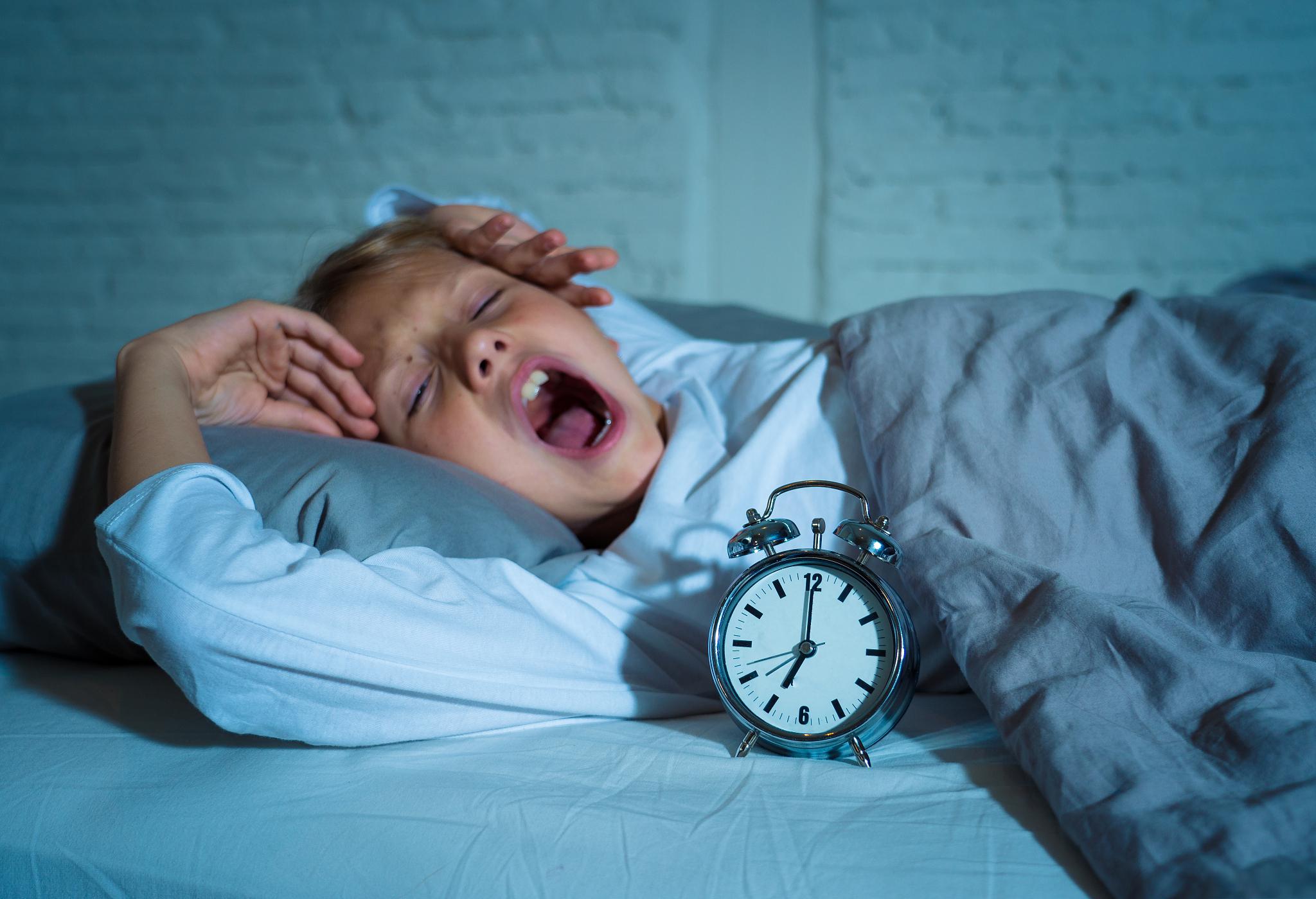 以下是一些建议: 9215建立规律的作息时间 建立规律的作息