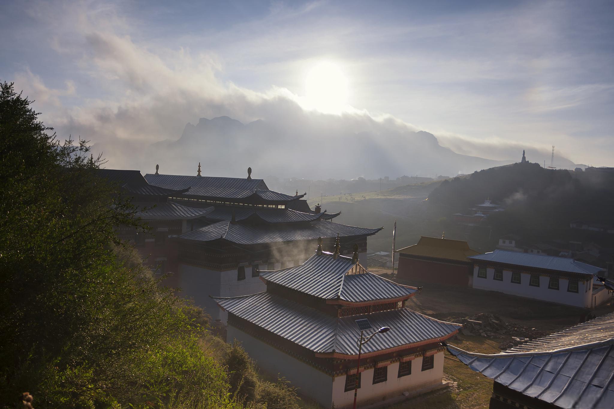 郎木寺:一个值得一游的地方 在遥远的甘肃省甘南藏族自治州,有一座被