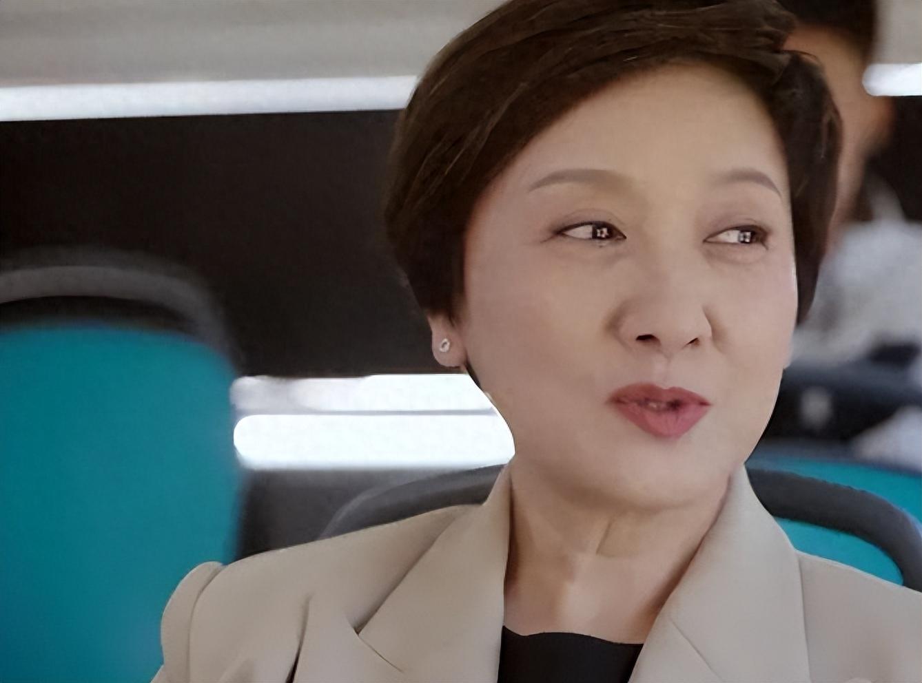 邓婕:年龄不是限制 邓婕以出色的表演,尤其是在经典电视剧《红楼梦》