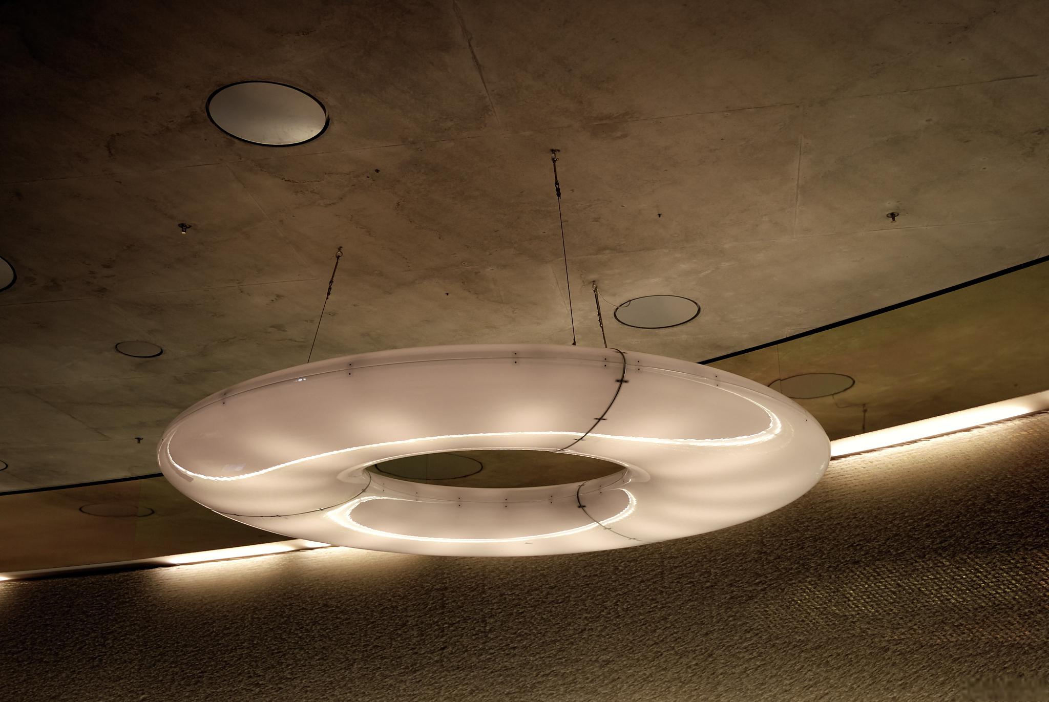 上海魔季展厅灯光设计的基本原则和技巧 上海魔季展厅灯光设计是展示