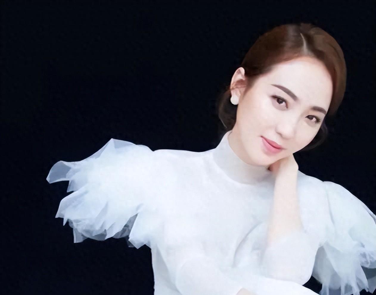 恒大歌舞团女团长白珊珊被扒 白珊珊的遭遇成为了我们对待娱乐新闻的