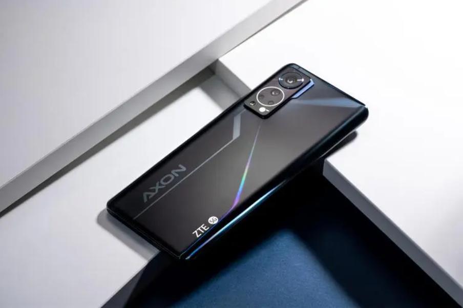 中兴 axon30:性价比超高的中端旗舰 91前置屏下摄像头技术 中兴