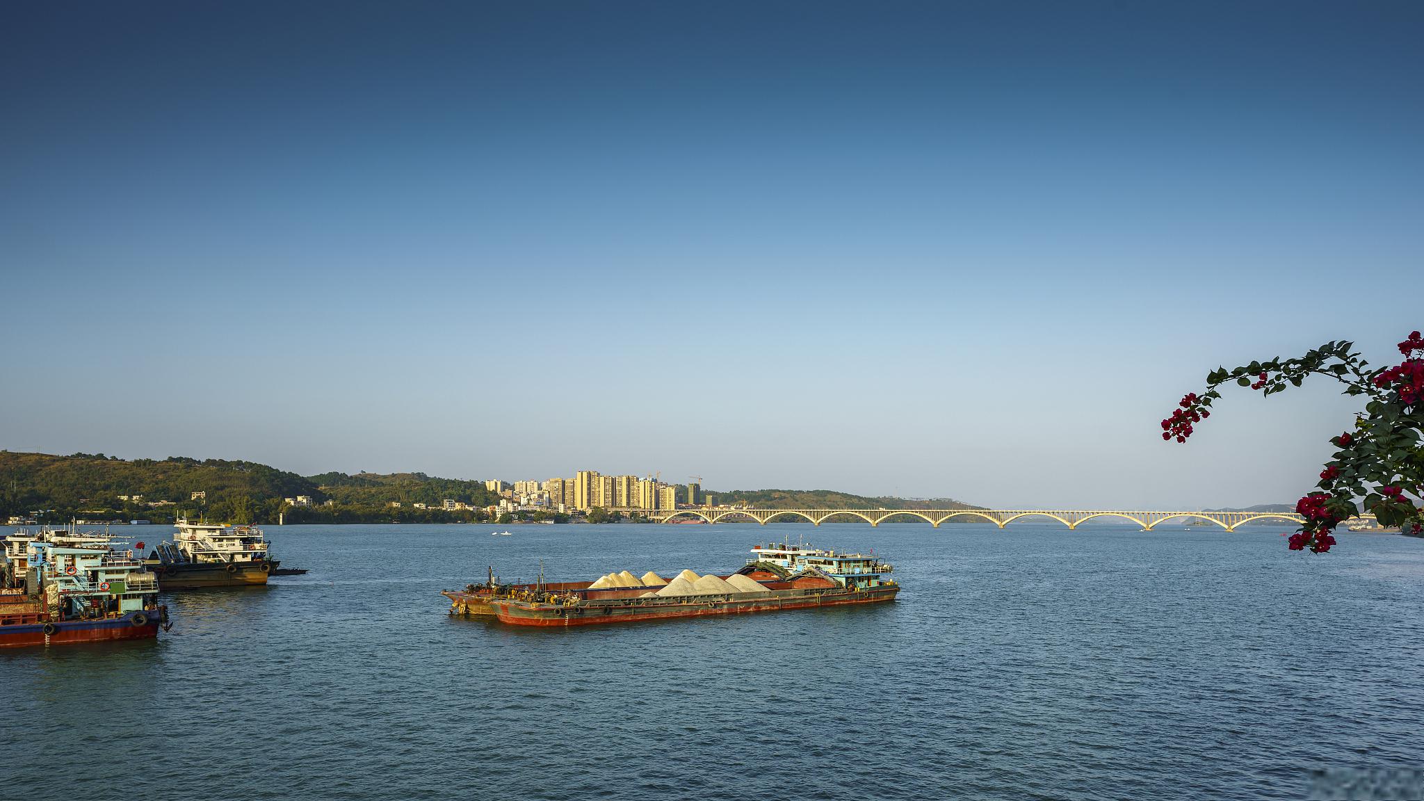 甘棠湖旅游攻略 甘棠湖位于中国江西省九江市,是九江的著名旅游景点