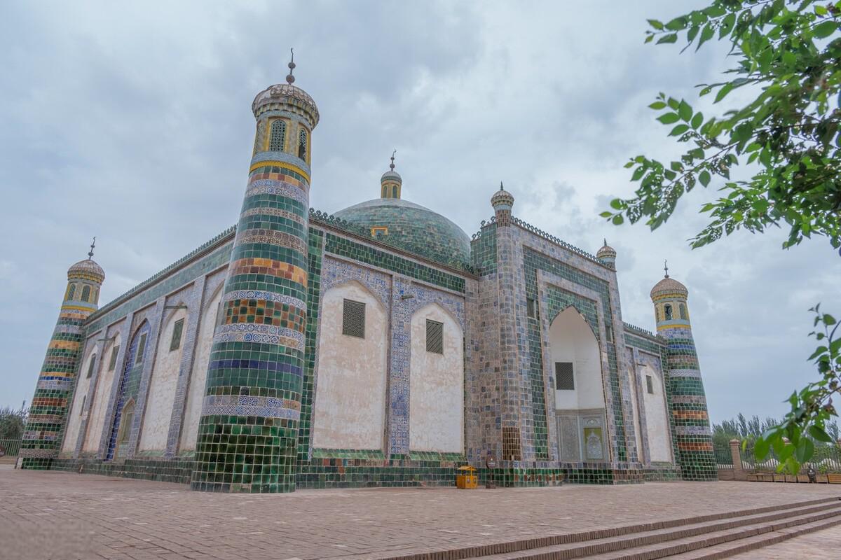 香妃园景区:探寻喀什的历史文化遗产 位于新疆喀什市东北郊5公里的