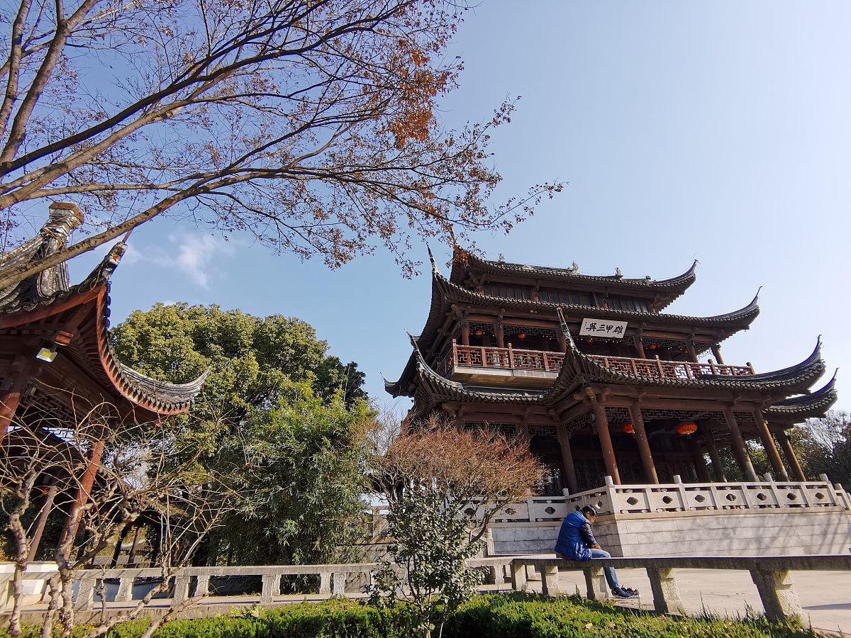 长沙花明楼景区秋季游玩攻略 长沙花明楼景区是一个非常适合秋季游玩