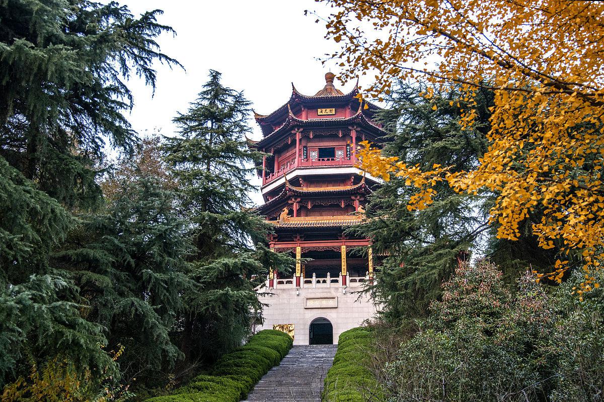 长沙花明楼景区秋季游玩攻略 长沙花明楼景区是一个非常适合秋季游玩