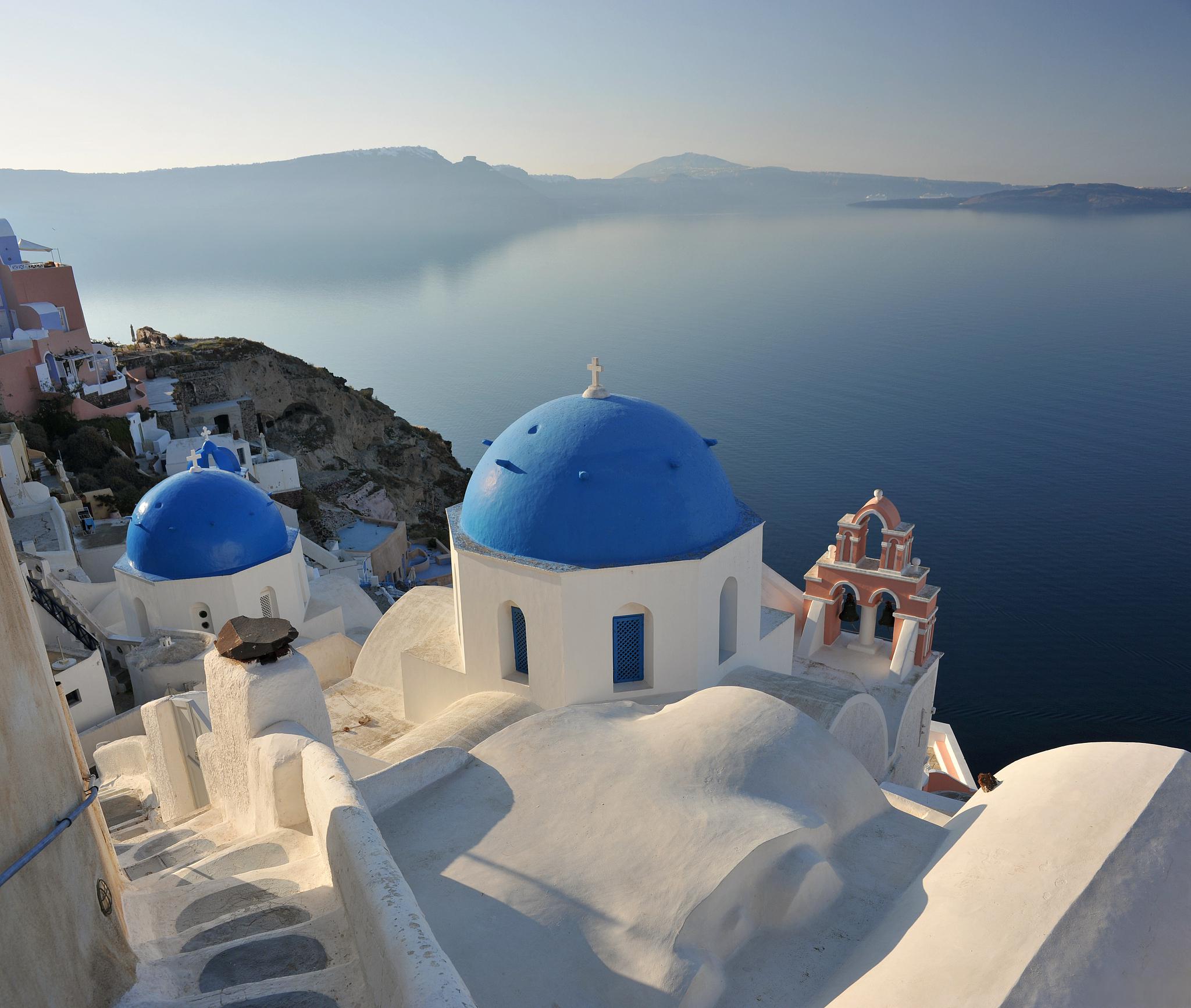 美丽的圣托里尼岛位于希腊爱琴海中,是一座被誉为希腊最美的岛屿之