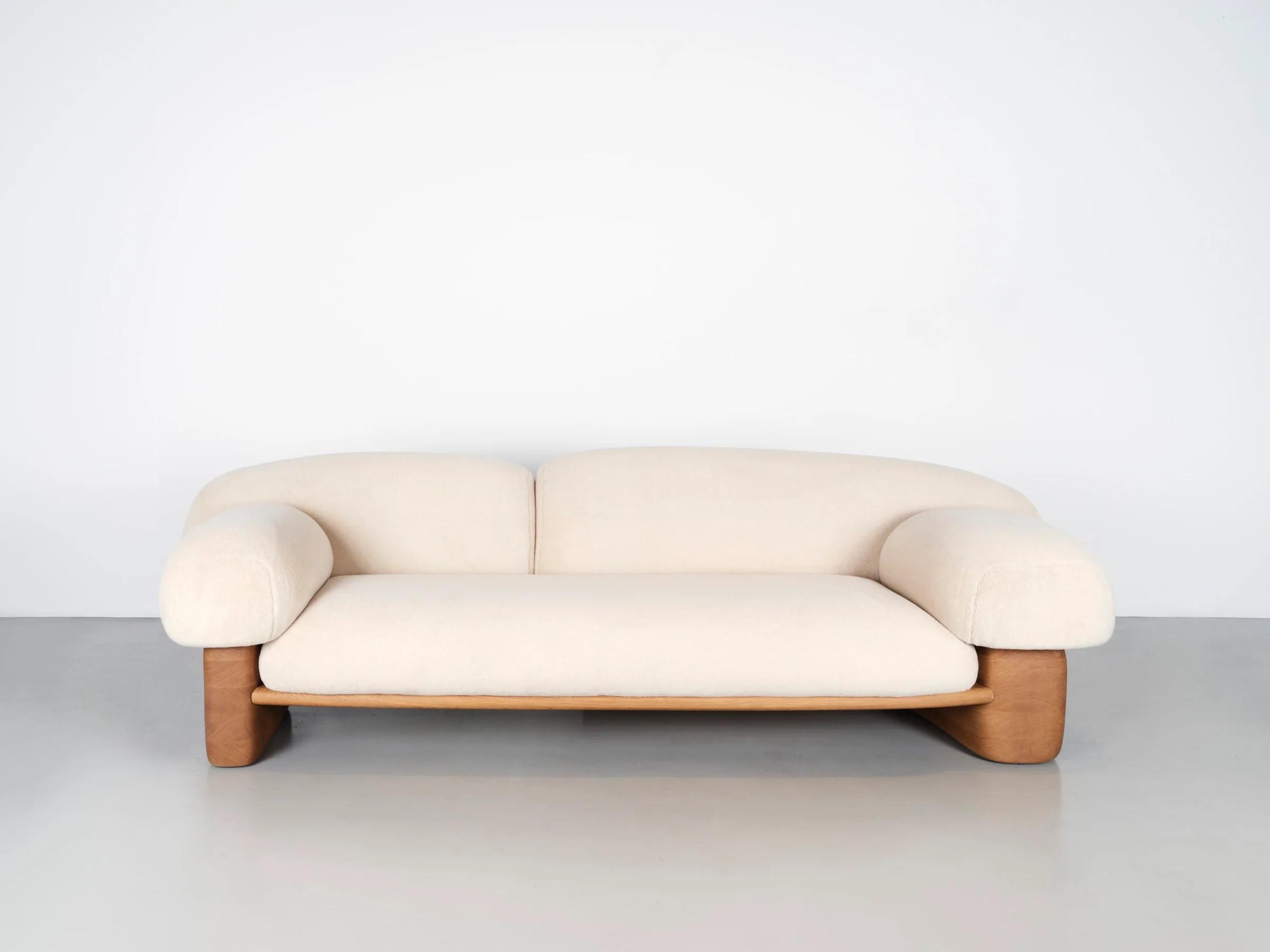 简约设计的沙发 这款沙发呈现出简约,实用的现代居家设计风格.