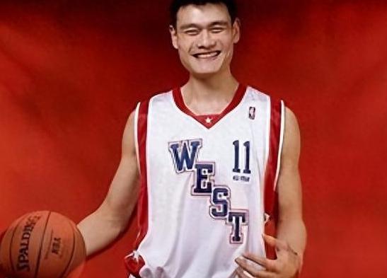 姚明家人现状:退役回国的篮球明星 姚明的篮球天赋早在他的童年就已经