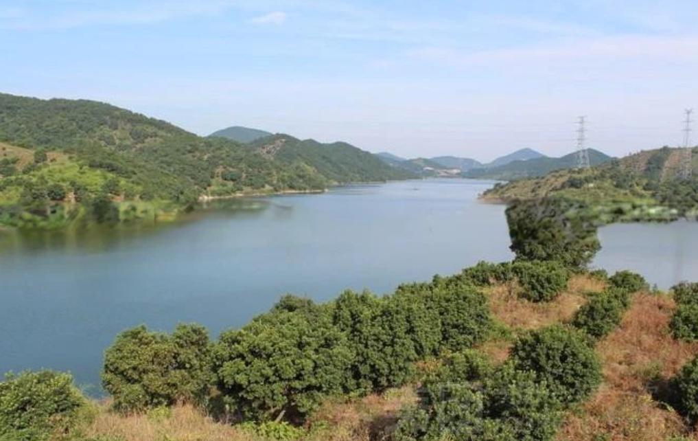 慈溪横河梅湖水库,这个位于中国浙江省宁波市慈溪市的水库,以其独特的