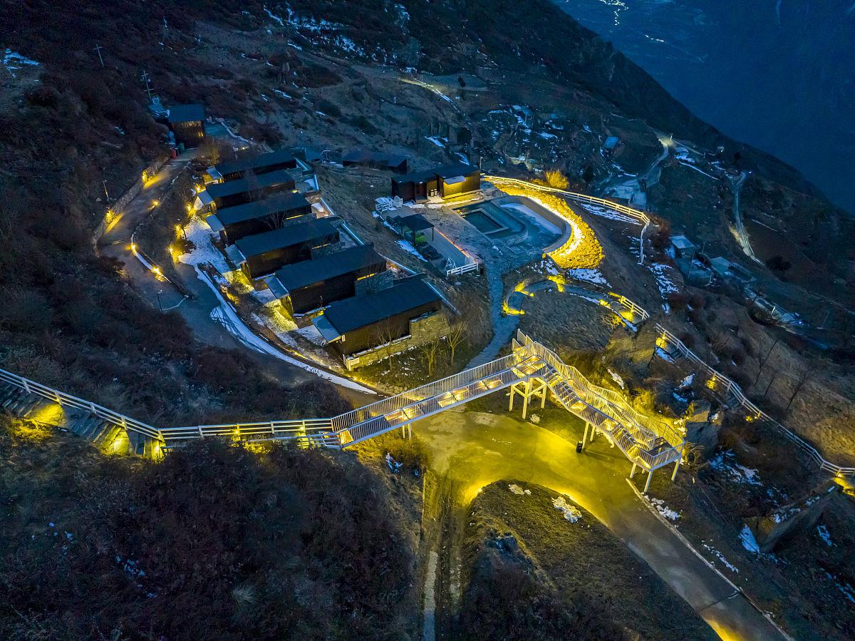 浮云牧场,天外有天的世外桃源 曾有言语描绘世界的美妙,然而,在四川的