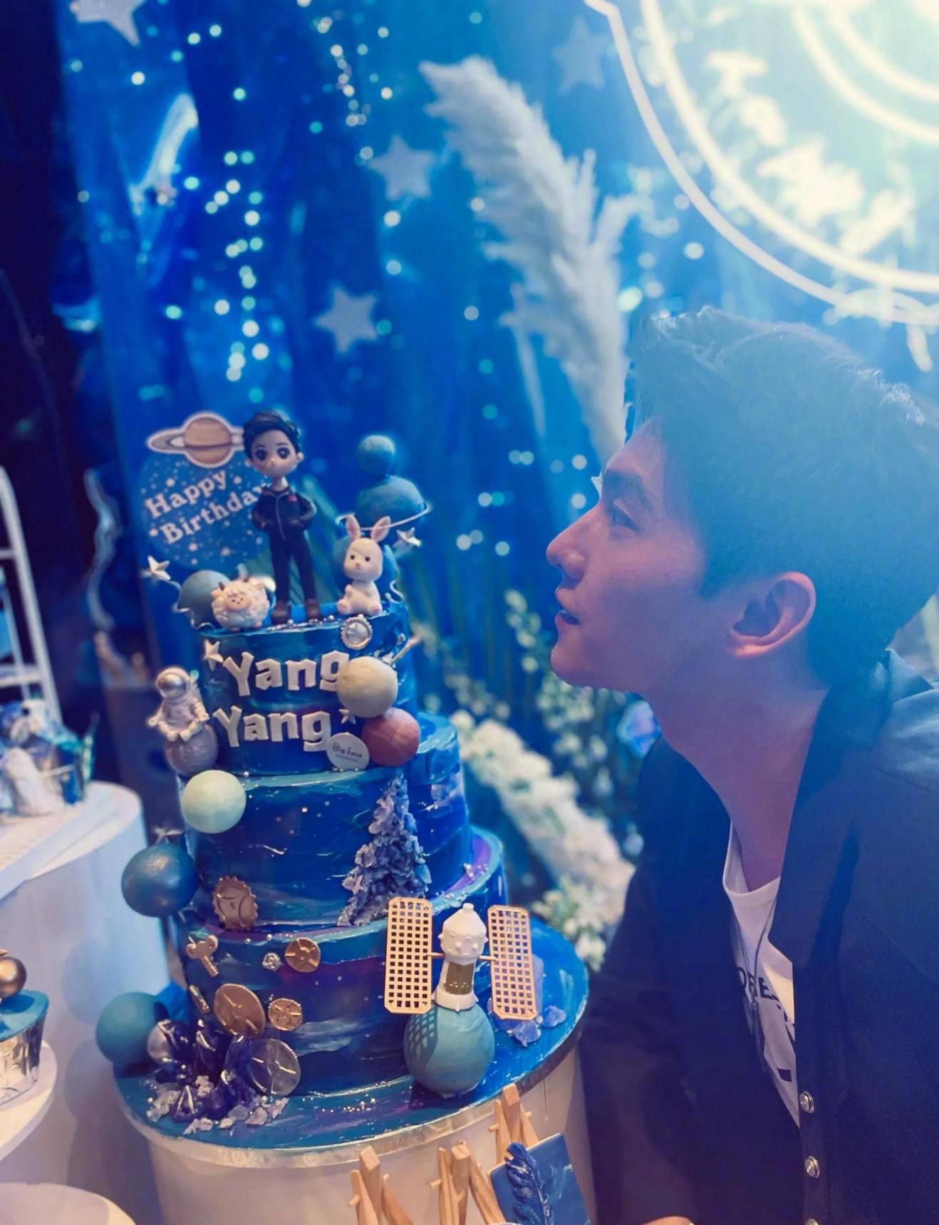 杨洋30岁生日庆祝照曝光 杨洋30岁生日庆祝照曝光,他的微博评论区充满