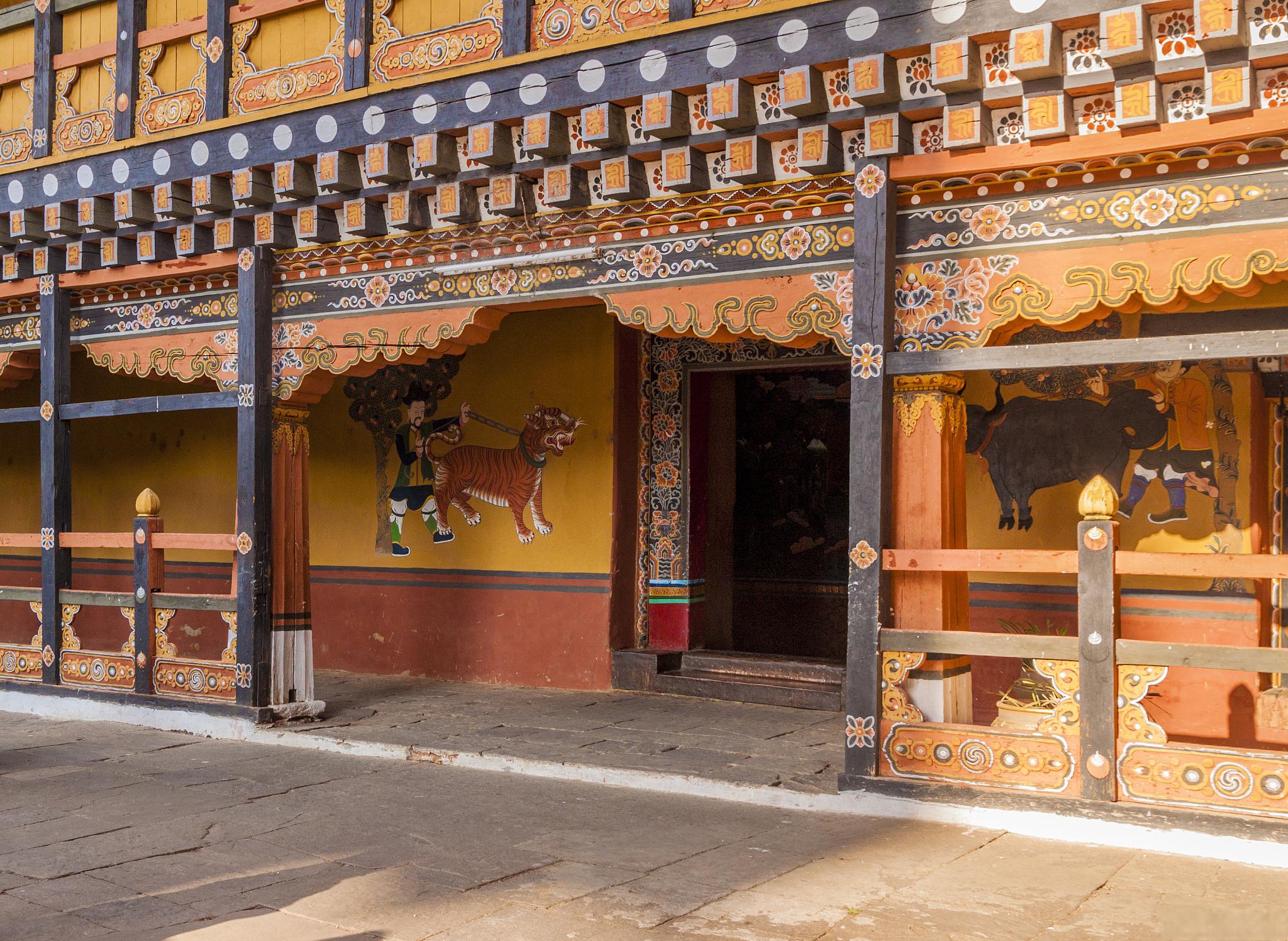 甘丹寺与博格达汗冬宫:历史与文化的交融 甘丹寺和博格达汗冬宫都是