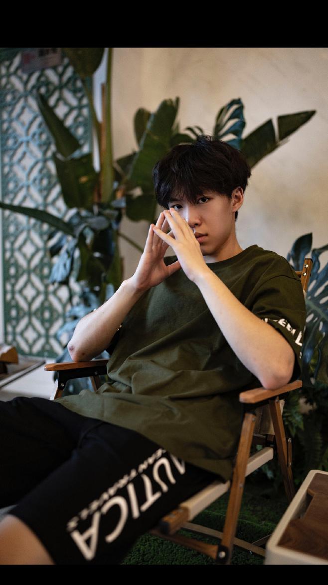 童星朱佳煜:演艺事业的缩影 朱佳煜是一位年轻有为的演员,他从小就